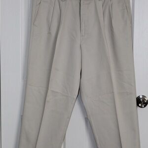 Dockers Men's Cream Chinos
